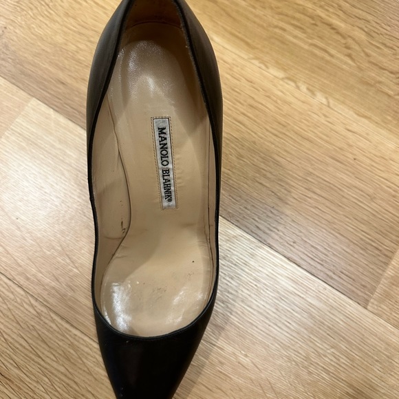 Gently used 105 MM Manolo’s Black Calf Leather Pointed Toe Pumps - Picture 2 of 9